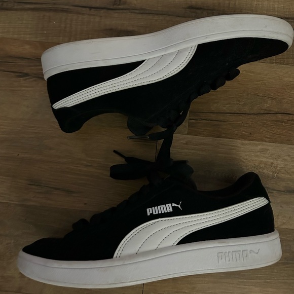 Puma Classic Suede Sneakers - Picture 2 of 4